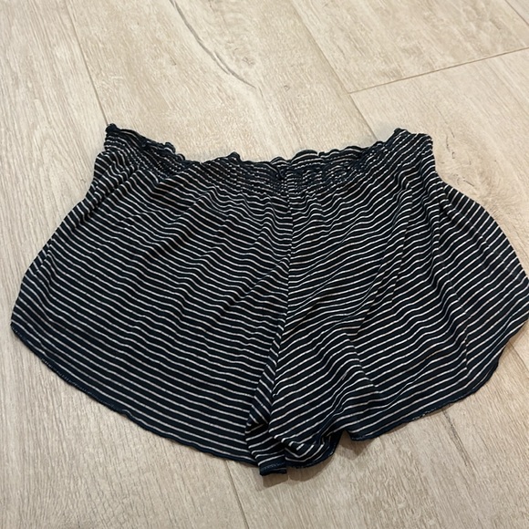 ‼️$10 Sale‼️ Brandy Melville blue and white stripe shorts - Picture 2 of 6